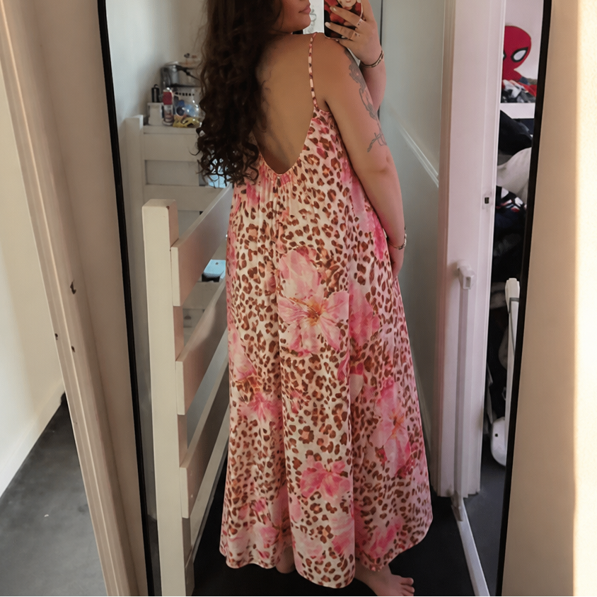 Wearbella – Maxi Sukienka z Głębokim U-kształtnym Tyłem, która Łaskocze, Nigdy się Nie Przylepia