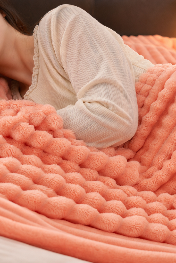 Plushwick – Dwustronny koc z króliczego pluszu w dwóch kolorach
