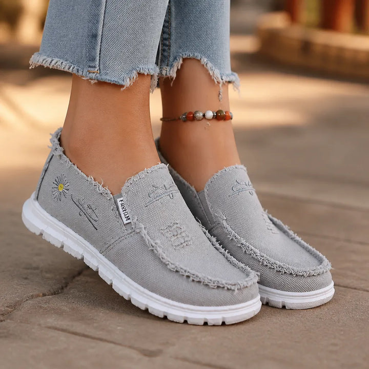 Breeza – Damskie Zniszczone Kanvasowe Mokasyny Slip-On z Postrzępionymi Krawędziami