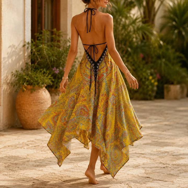 Solivia – Boho sukienka maxi w paisley na szyję z odkrytymi plecami i hemem w kształcie chusty