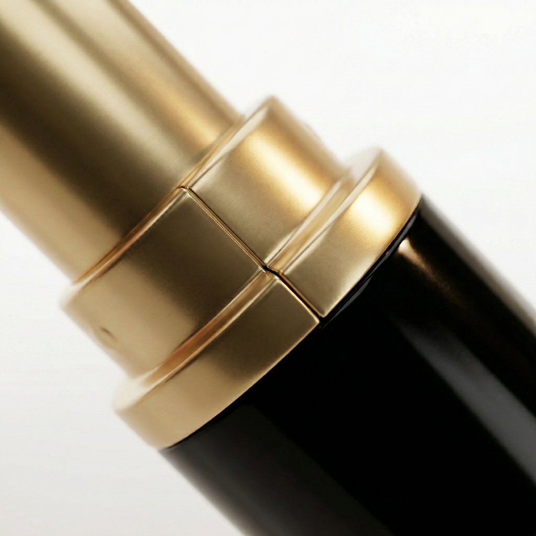 Velura – Żelowy eyeliner w kredce odporny na rozmazywanie