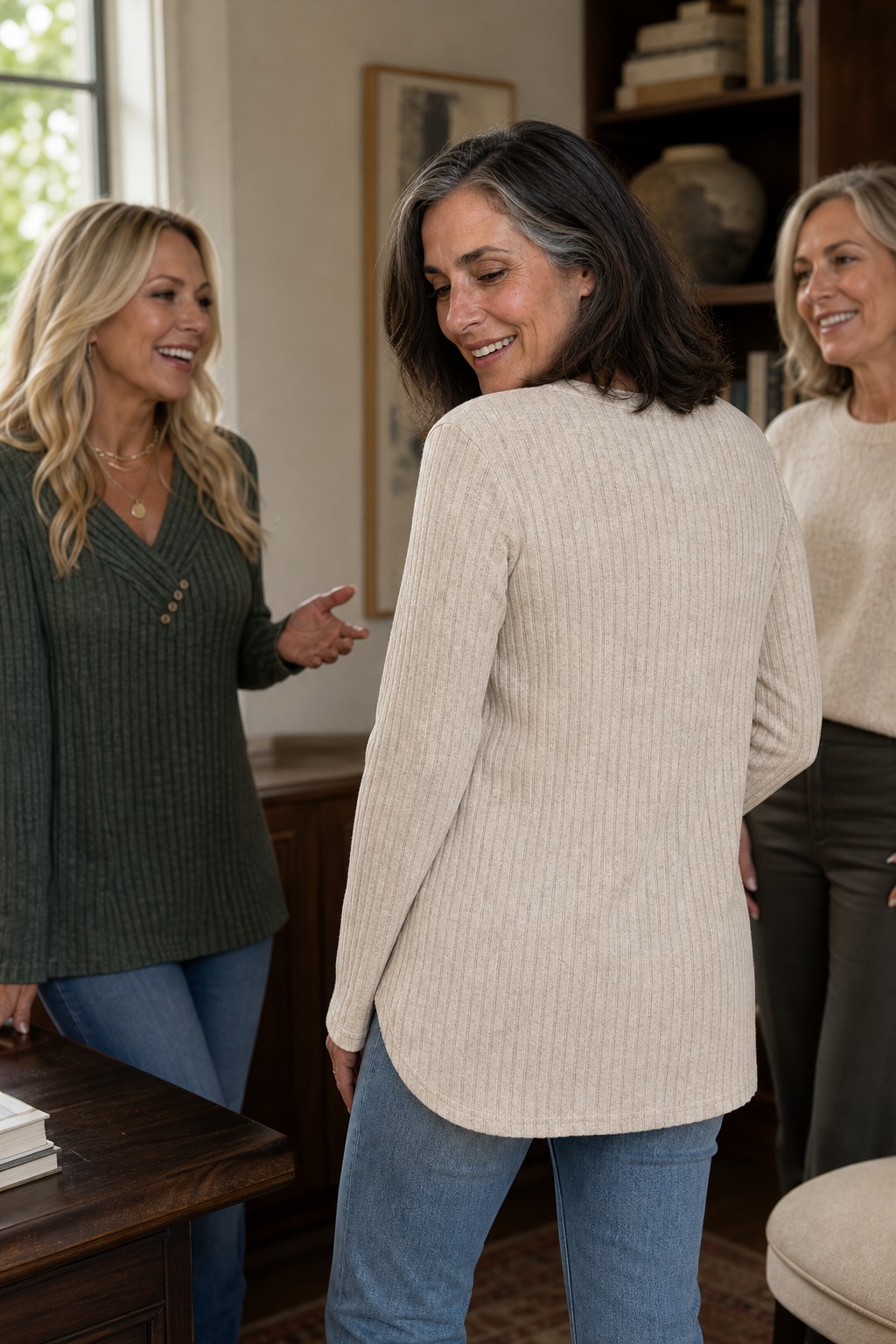 Marlowe &amp; Rib – Sweter z dekoltem w serek i guzikami