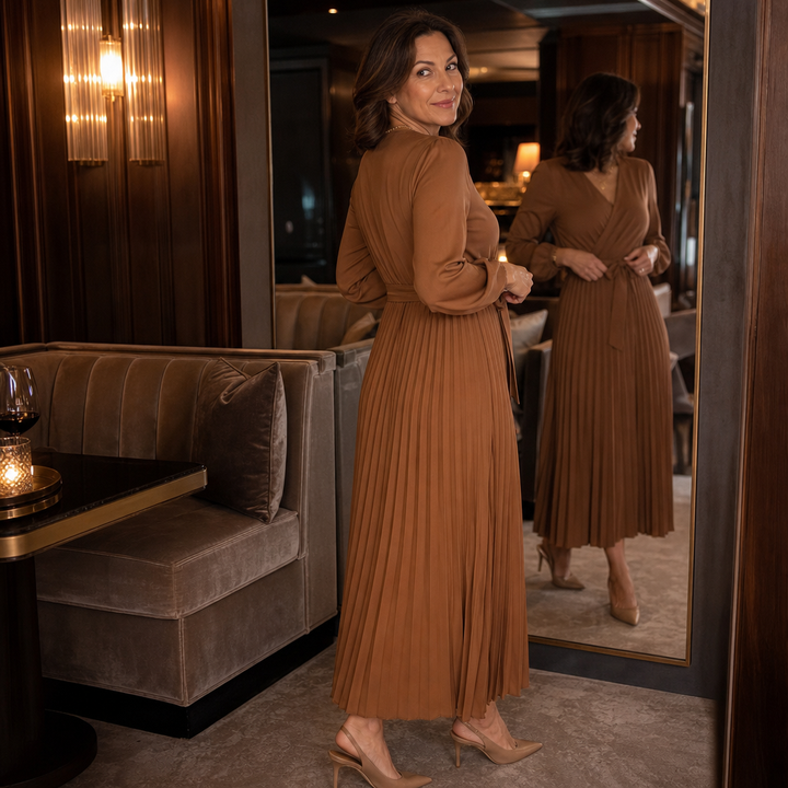 Wearbella – Sukienka maxi z plisowanym przodem i wysokim stanem
