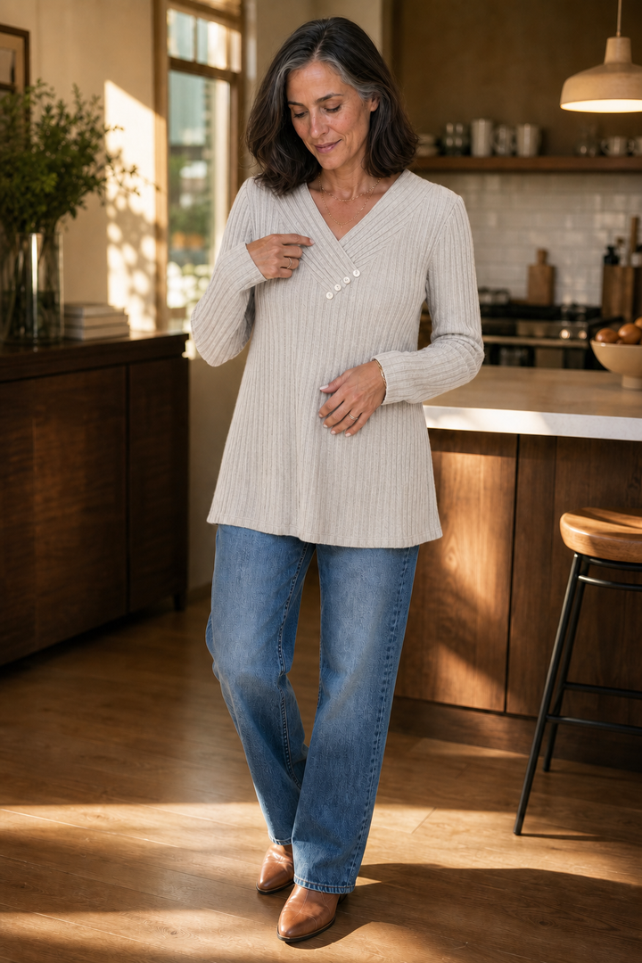 Marlowe &amp; Rib – Sweter z dekoltem w serek i guzikami