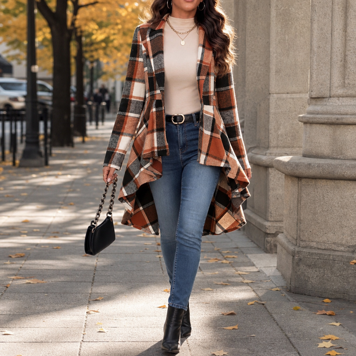 Wearbella – Płaszcz Peplum w Kratę z Wcięciem w Talii