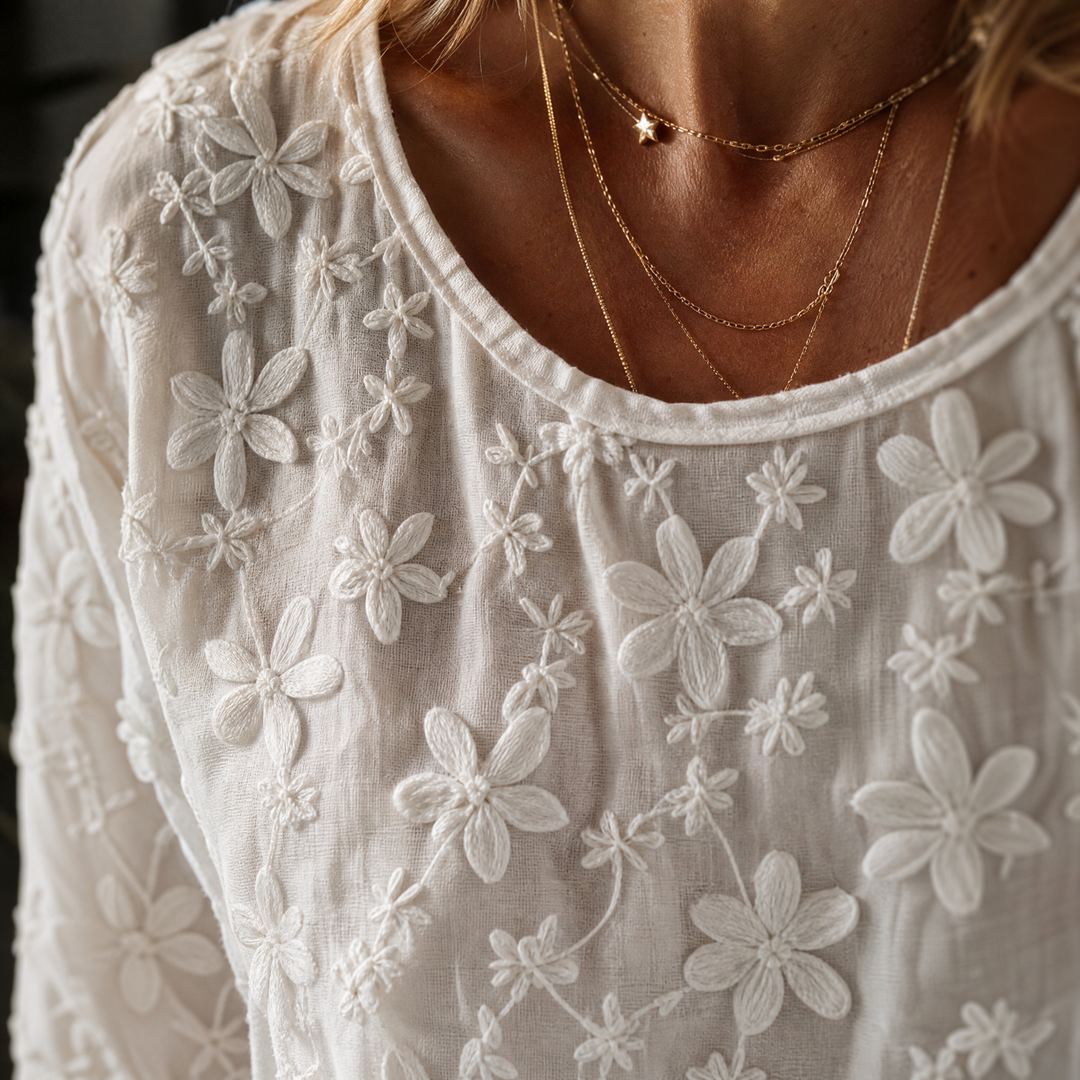 Floralé – Kobieca Bluzka z Haftowanymi Kwiatami w Stylu Peplum