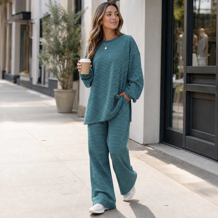Stripe &amp; Ease – Striped Pullover i Szerokie Spodnie