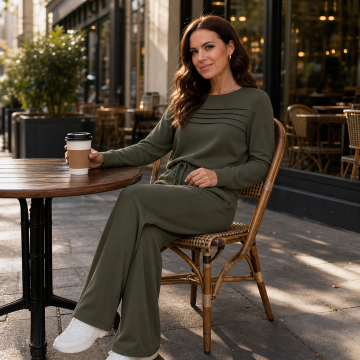 Wearbella – Zestaw dresowy z plisowanym okrągłym dekoltem