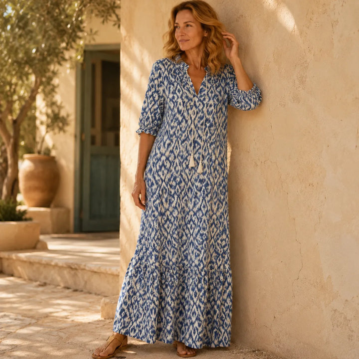Solara – Boho Maxi Dress z Wzorem Ikat i Frędzlami przy Dekolcie w Kształcie V