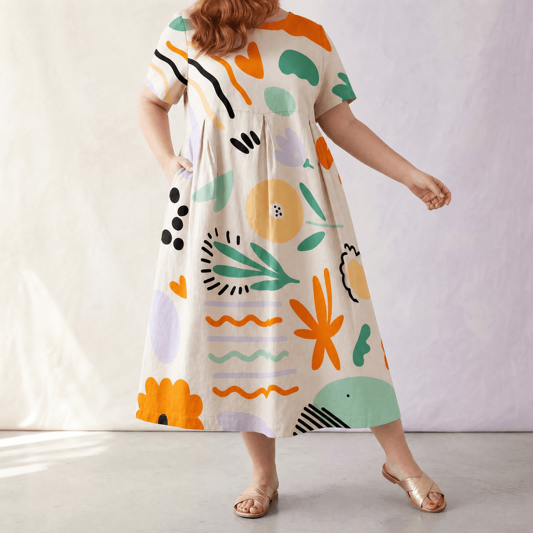 Luna – Midi sukienka w rozmiarze plus-size z artystycznym nadrukiem