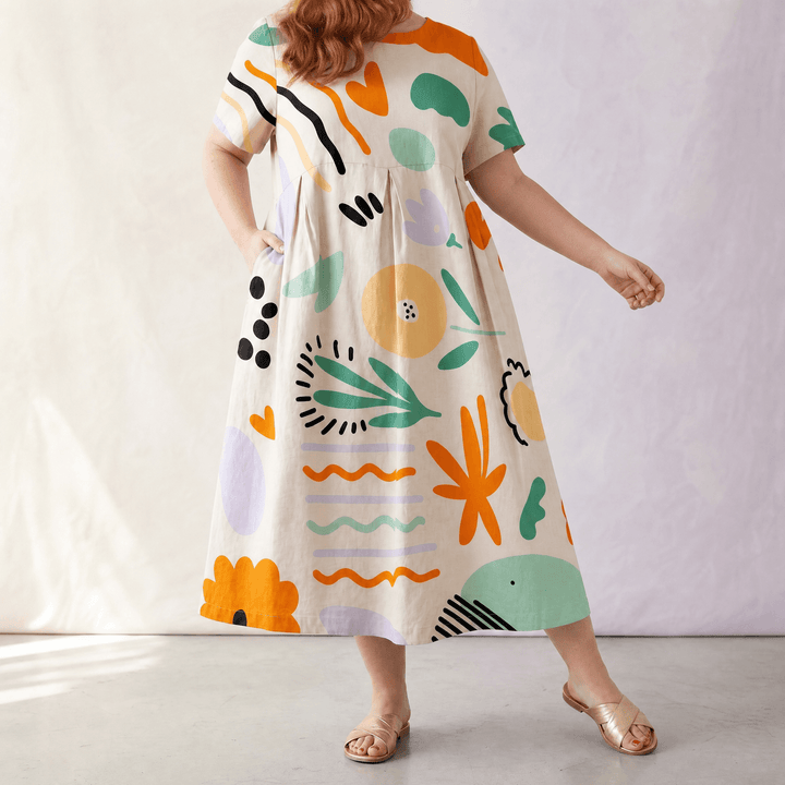 Luna – Midi sukienka w rozmiarze plus-size z artystycznym nadrukiem
