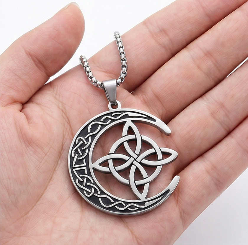 Lunara – Celticki Wisior Księżyca i Węzła