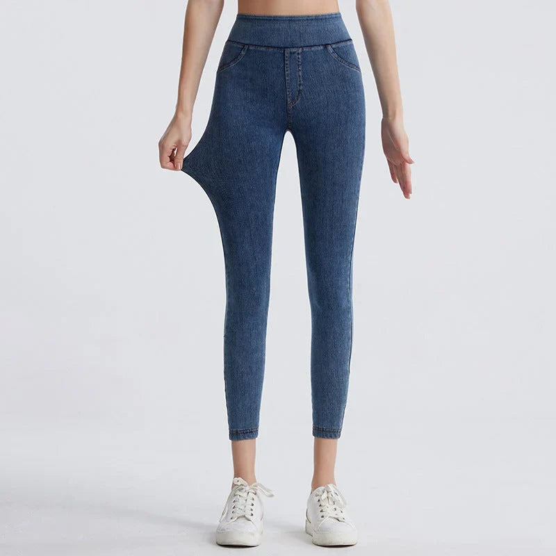 Slimwaist – Jeansy o wysokim stanie i zwężanych nogawkach