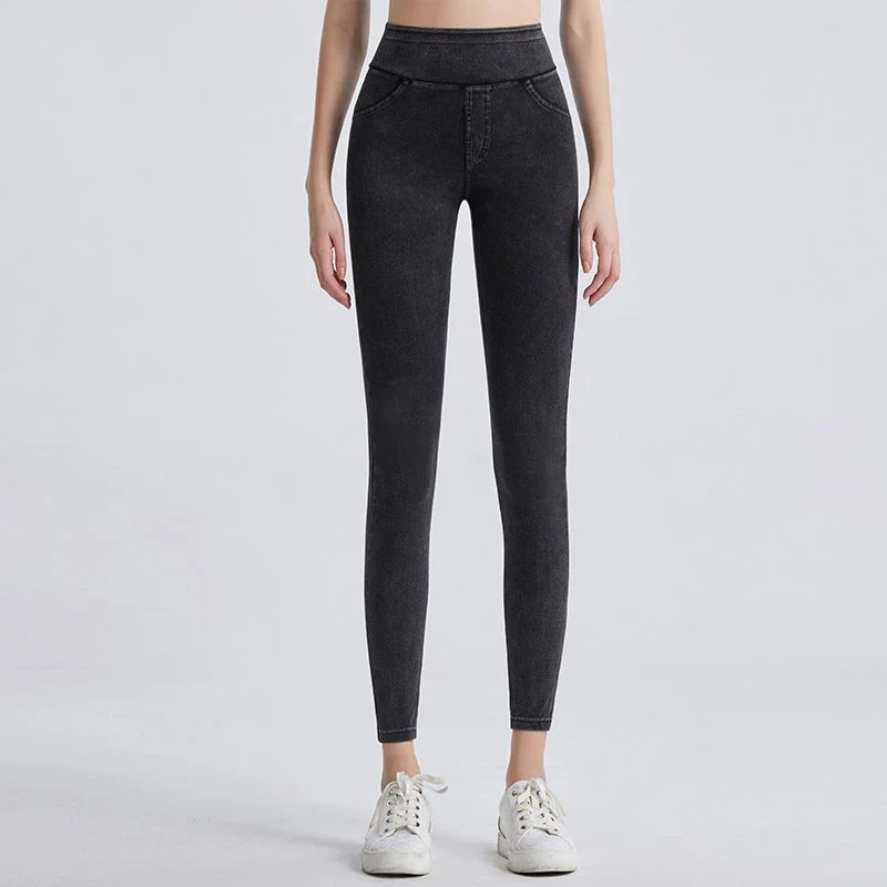 Slimwaist – Jeansy o wysokim stanie i zwężanych nogawkach
