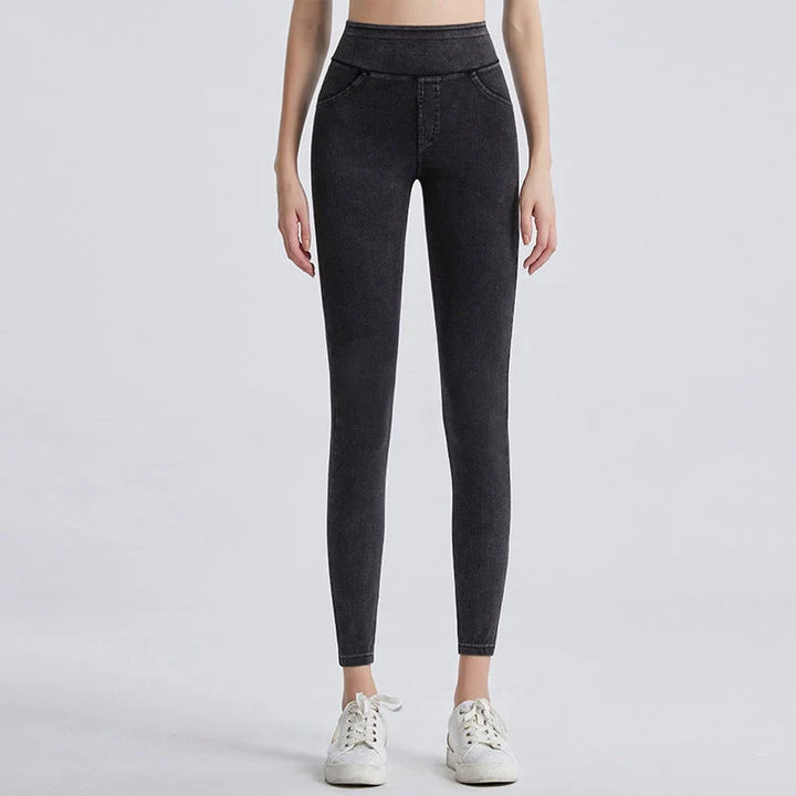 Slimwaist – Jeansy o wysokim stanie i zwężanych nogawkach