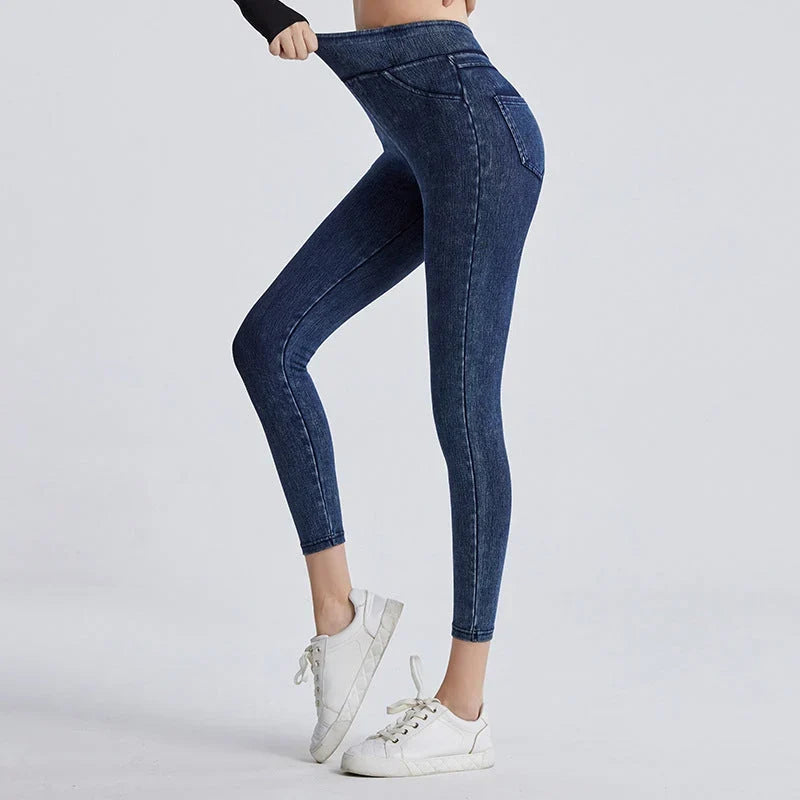 Slimwaist – Jeansy o wysokim stanie i zwężanych nogawkach