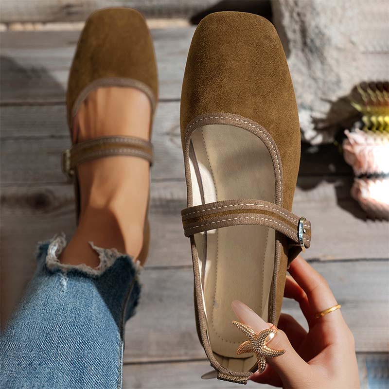 Maribelle – Płaskie Buty Mary Jane z Kwadratowym Noskiem i Klamerką