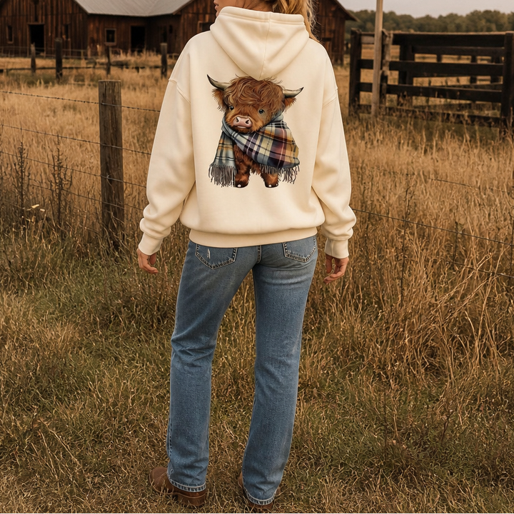 Highland Hearth – Bluza z kapturem z polarem w środku z grafiką Highland Cow