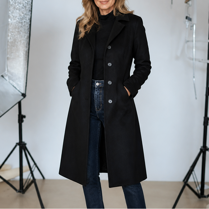 Draperie – Suede Trench, Który Porusza Się Razem z Tobą, a Nie Wokół Ciebie