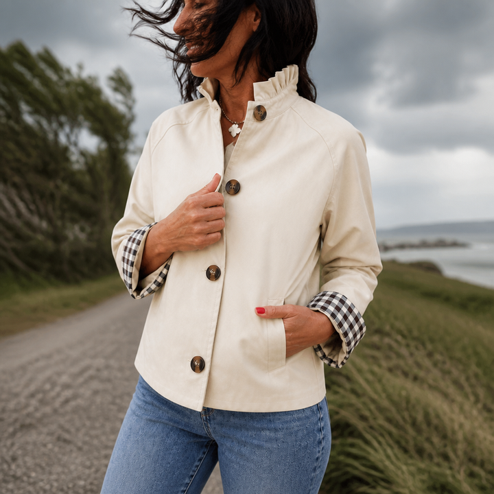 Kurtka Trench Cuff &amp; Collar – Krótka kurtka z falbanami i kołnierzem w kratę