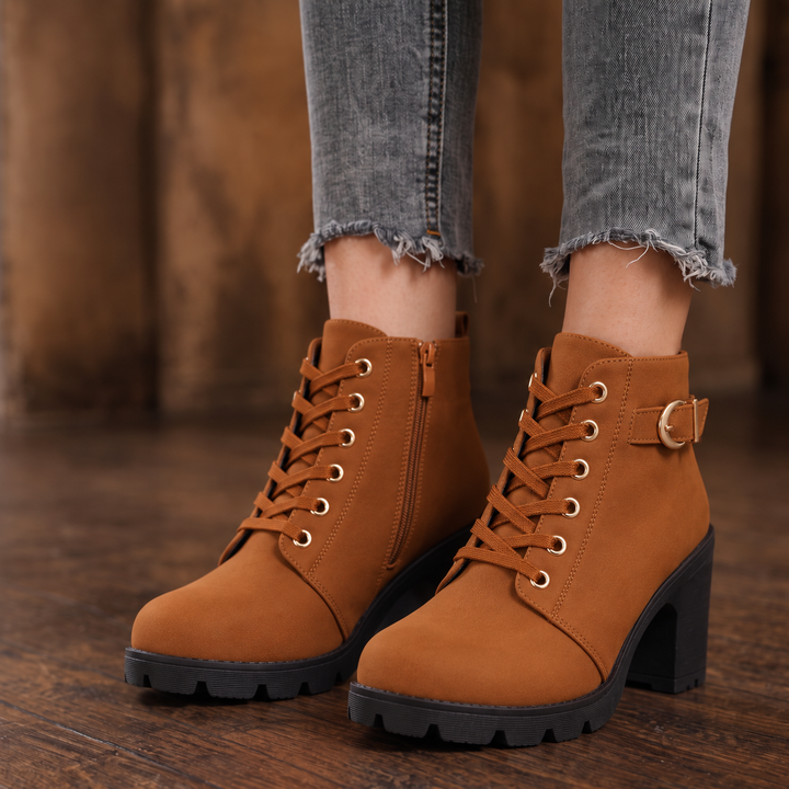 Buckle &amp; Bold – Botki na obcasie z wiązaniem