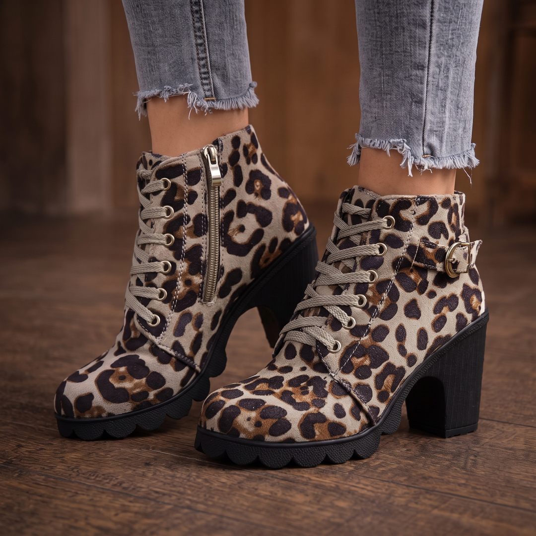Buckle &amp; Bold – Botki na obcasie z wiązaniem