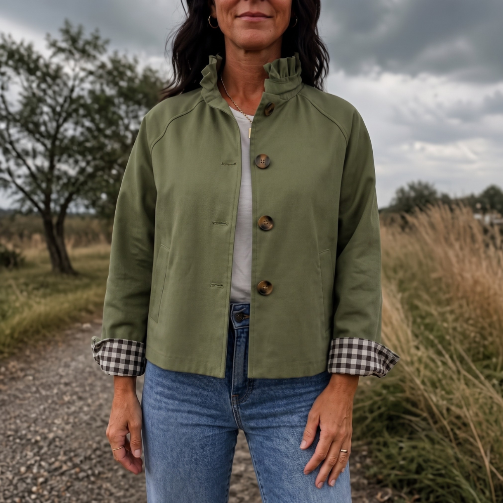 Kurtka Trench Cuff &amp; Collar – Krótka kurtka z falbanami i kołnierzem w kratę