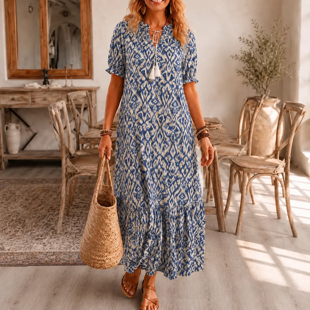 Solara – Boho Maxi Dress z Wzorem Ikat i Frędzlami przy Dekolcie w Kształcie V
