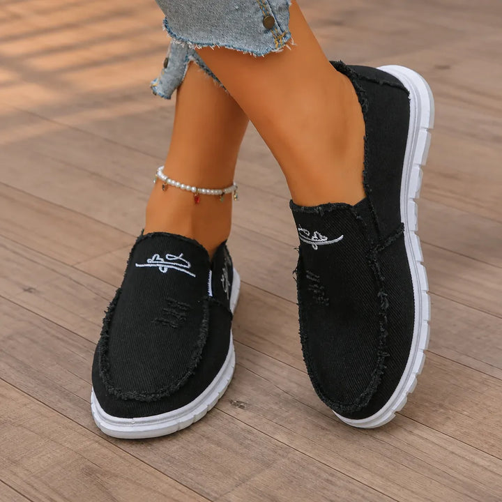Breeza – Damskie Zniszczone Kanvasowe Mokasyny Slip-On z Postrzępionymi Krawędziami
