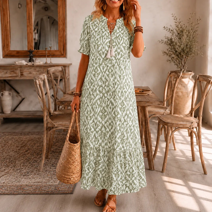 Solara – Boho Maxi Dress z Wzorem Ikat i Frędzlami przy Dekolcie w Kształcie V