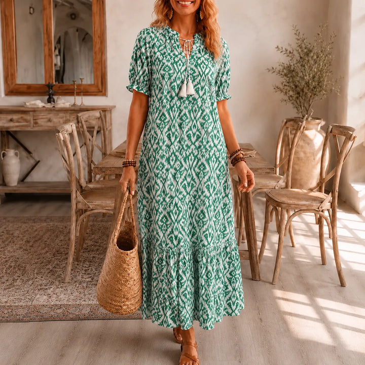 Solara – Boho Maxi Dress z Wzorem Ikat i Frędzlami przy Dekolcie w Kształcie V