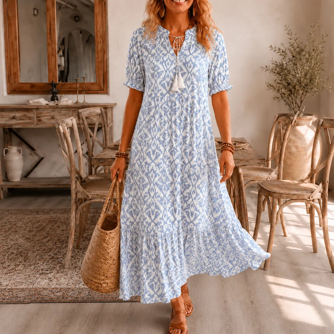 Solara – Boho Maxi Dress z Wzorem Ikat i Frędzlami przy Dekolcie w Kształcie V