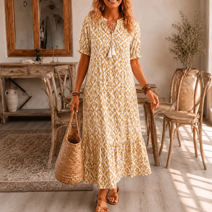 Solara – Boho Maxi Dress z Wzorem Ikat i Frędzlami przy Dekolcie w Kształcie V